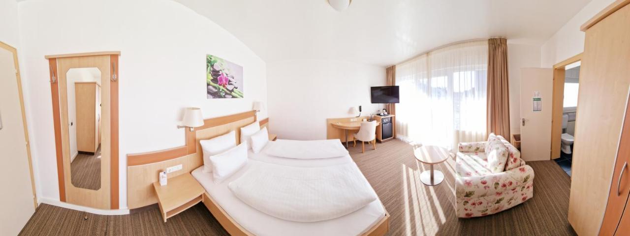 Hotel Garni Superior เมทซิงเงน ภายนอก รูปภาพ