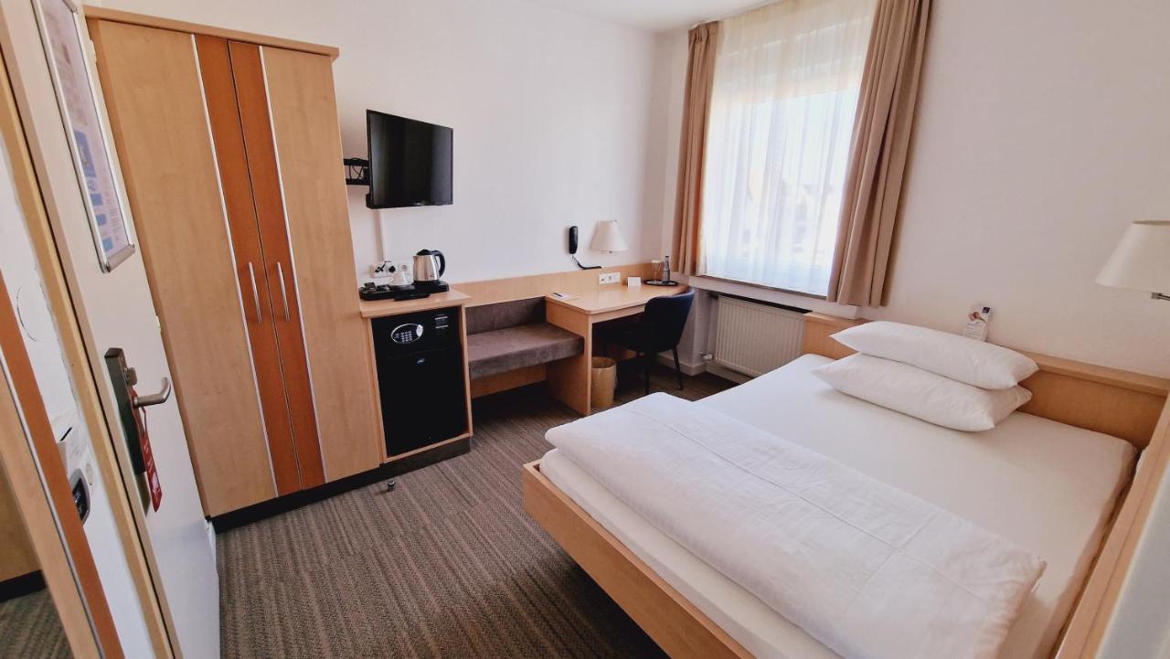 Hotel Garni Superior เมทซิงเงน ภายนอก รูปภาพ