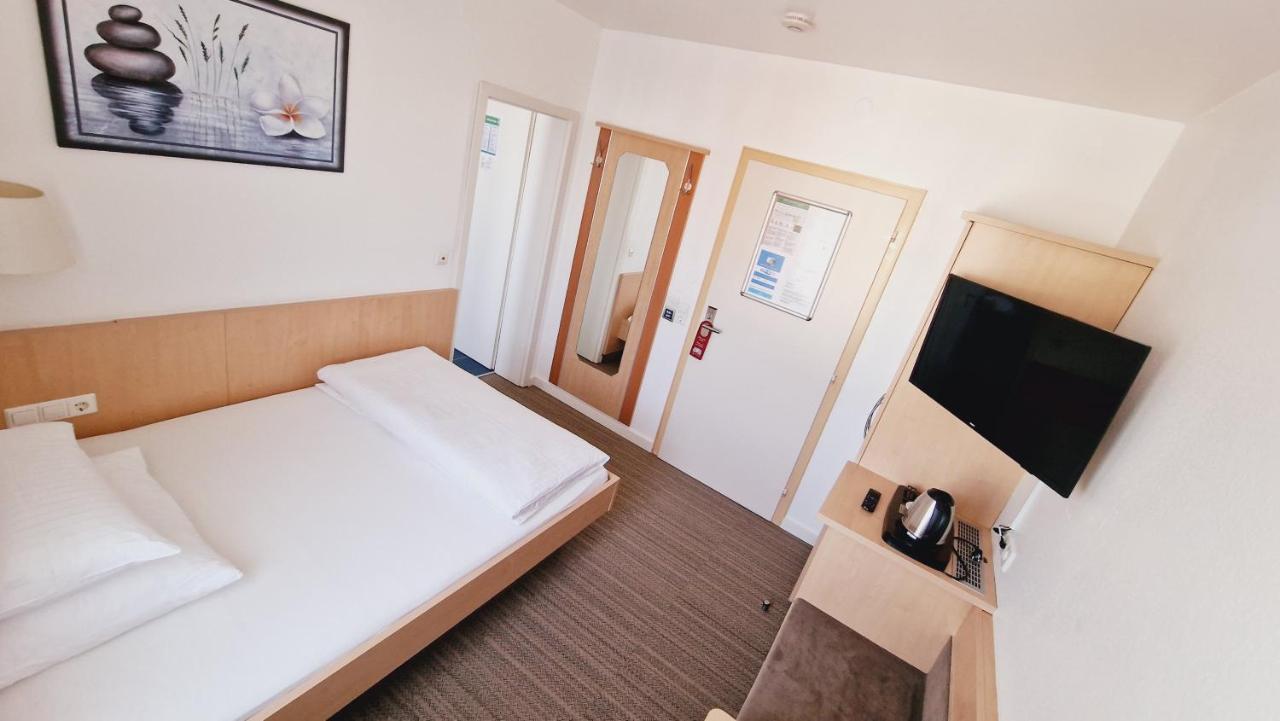 Hotel Garni Superior เมทซิงเงน ภายนอก รูปภาพ
