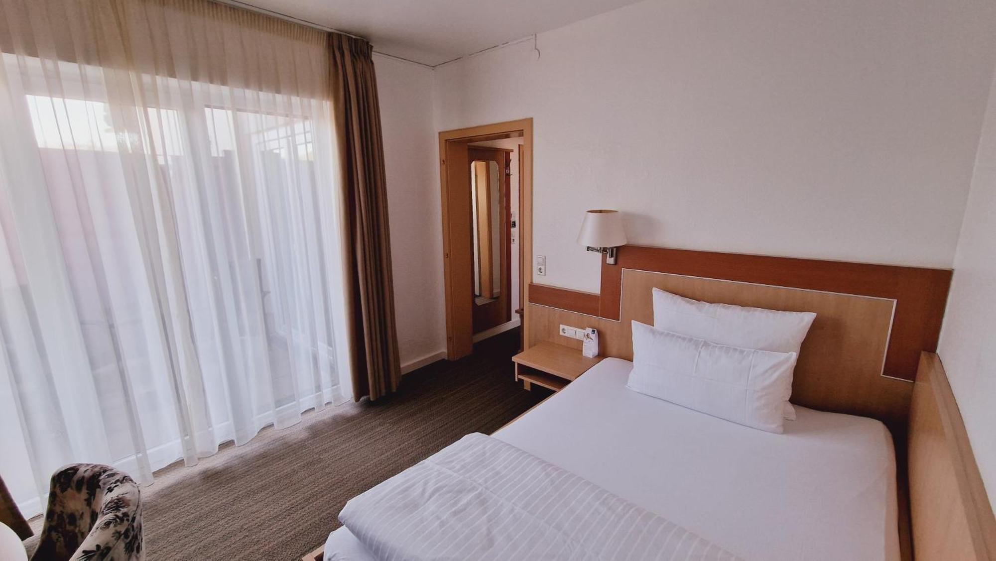 Hotel Garni Superior เมทซิงเงน ภายนอก รูปภาพ