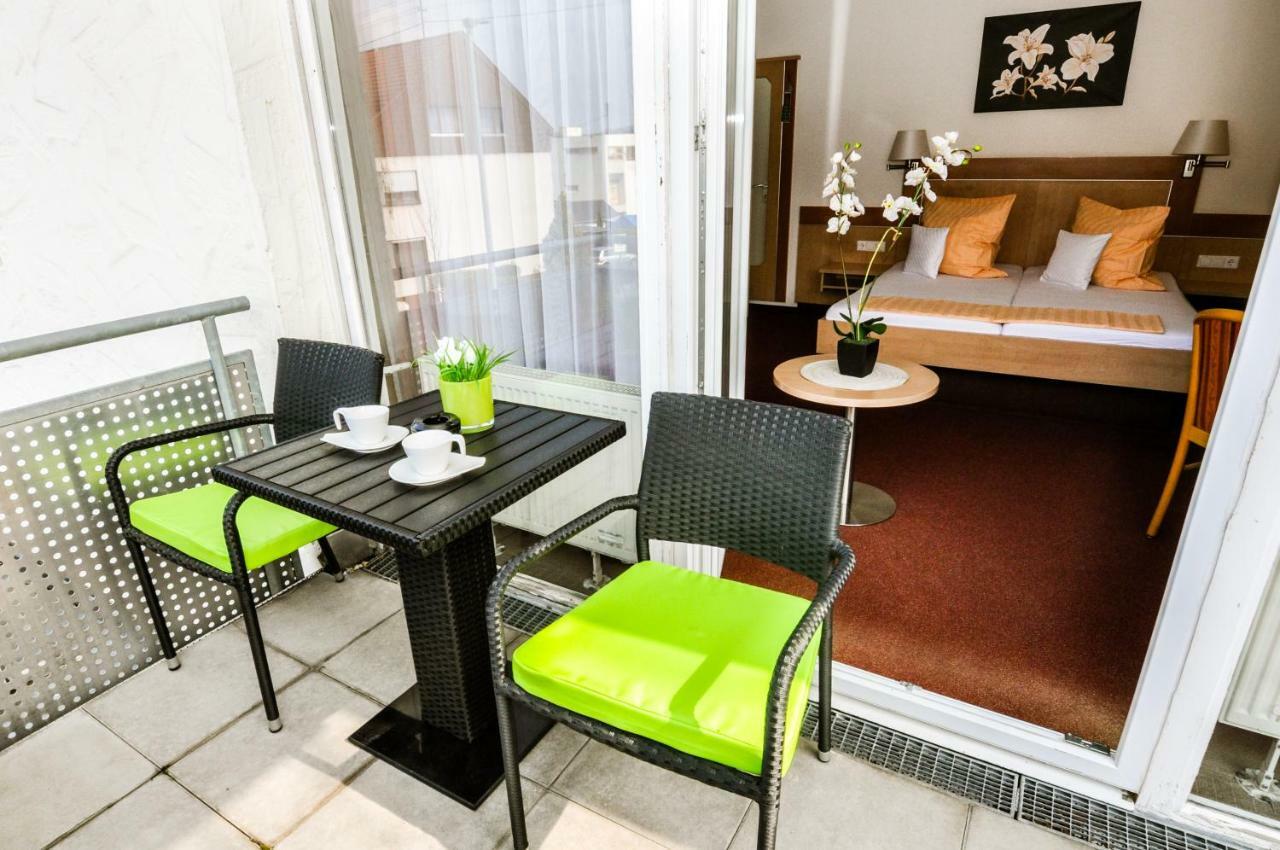 Hotel Garni Superior เมทซิงเงน ภายนอก รูปภาพ